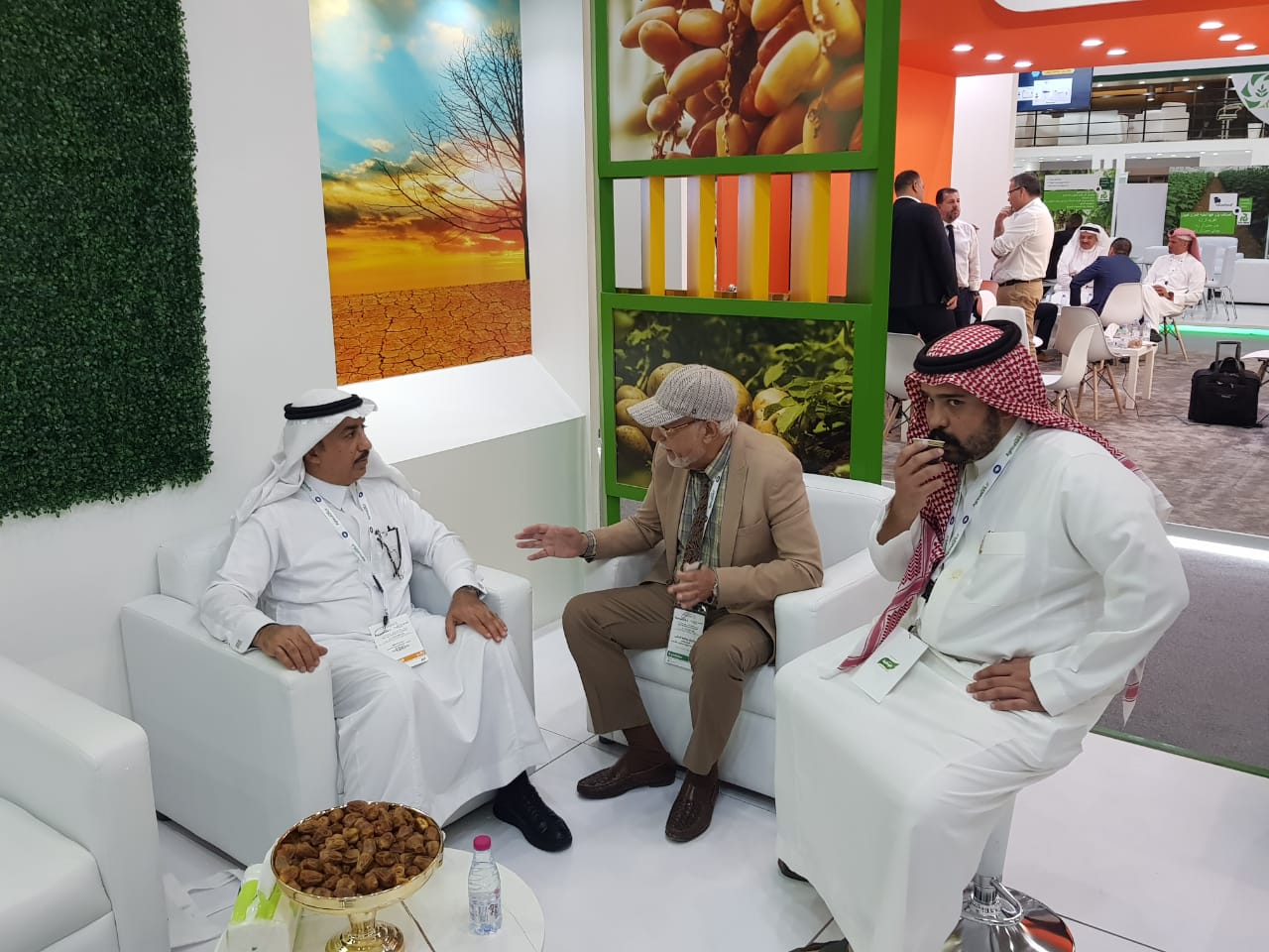 زيارة المدير التنفيذي للجمعية المهندس / سامي بن عبدالعزيز الملحم للمعرض الزراعي السعودي